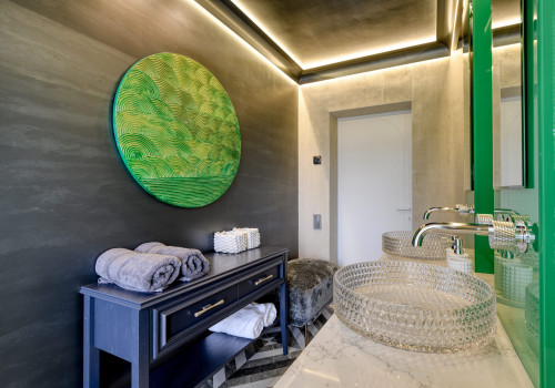 ЛДСП Lamarty в проекте «Дачный ответ» на НТВ. Изумрудная ванная с черным циферблатом.